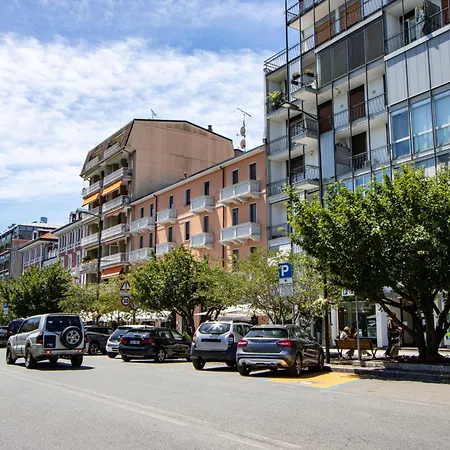 The Lux - Fronte Lago- Ac - Wifi - By Guestaly *