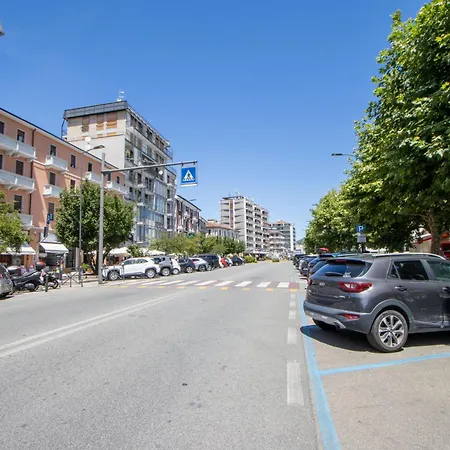 The Lux - Fronte Lago- Ac - Wifi - By Guestaly Appartement
